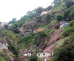 Unas 28 viviendas resultaron afectadas, además cuatro deslizamientos, dos escuelas destruidas y una familia evacuada en las últimas horas por las lluvias.