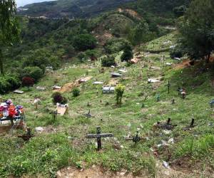 20 mil nuevos nichos deben construirse a más tardar el próximo año en un nuevo cementerio municipal para atender la demanda de sepulcros de los capitalinos.