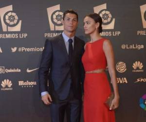 Cristiano junto a su novia Irina en la entrega de los premios. FOTO LFP