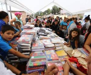 Parte de los útiles escolares fueron entregados a los niños.