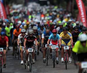 MULTITUD. Más de 1,500 pedaleros participaron en la tercera edición de la Vuelta Ciclística ¡Cada vez somos más!