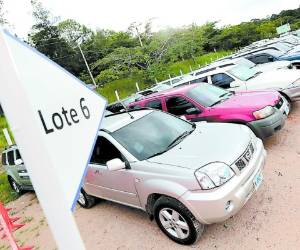 El gobierno comenzó a valorar los carros de lujo que serán subastados.