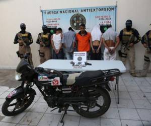 Los cinco detenidos fueron puestos a la orden de autoridades de la Fuerza Nacional Antiextorsión (FNA) en Tegucigalpa.