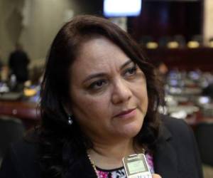 La diputada Gabriela Núñez presentará un proyecto de ley para que se le otorguen días libres a mujeres que sufren dolores severos durante su ciclo menstrual.