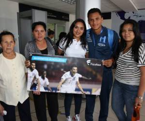 Denil fue recibido como héroe tras la gesta en Costa Rica.