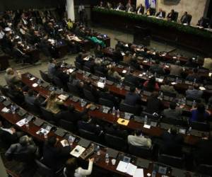 Se tenía previsto que la Junta Nominadora llegara este día al hemiciclo legislativo entre las 5:00 y las 9:00 de la noche, pero alrededor de las 5:40 pm se informó que se pospuso.