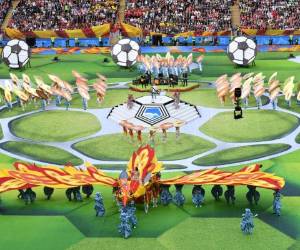 El recinto con capacidad para 80 mil espectadores lució completamente lleno, pues luego de la ceremonia arrancó el partido Rusia Vs Arabia Saudita.