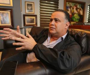 Armando Calidonio, alcalde de San Pedro Sula, al momento de la entrevista con el periodista Marcel Osorto, de EL HERALDO. El funcionario prometió una entrevista de diez minutos que al final se convirtieron en una hora.