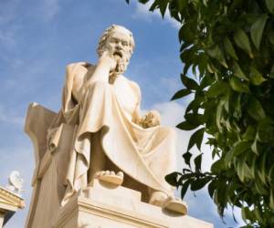 Memoria. En la Academia de Atenas se encuentra una estatua del filósofo griego.