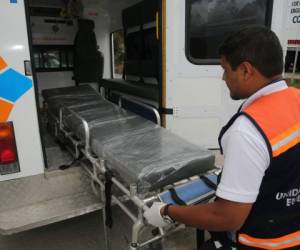 Las ambulancias están equipadas con todo lo necesario para brindar los primeros auxilios a las personas que lo requieran. Foto: David Romero/EL HERALDO.