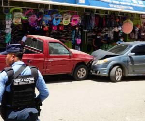 El pick-up color rojo era en el que se conducía Bustamante Aragón junto a su madre.