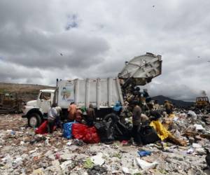 Unas 700 toneladas de basura al día son depositadas en la celda de emergencia, mientras se construye en nuevo relleno sanitario. Foto:Marvin Salgado/EL HERALDO.