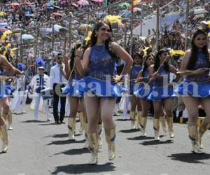 Las bellas palillonas se robaron el show en los desfiles del 15 de septiembre del 2016. Foto: Juan Salgado.