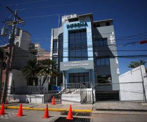 Sesal denuncia contratación de electricistas en brigadas oftalmológicas cubanas con salarios de $1,600 mensuales.