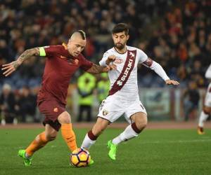 Radja Nainggolan pelea el balón con el italiano Marco Benassi del Torino (Foto: Agencias/AFP /Deportes EL HERALDO)