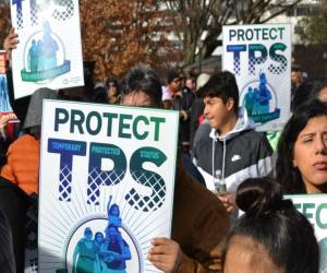 Salvadoreños y hondureños urgen acuerdo para extensión de TPS