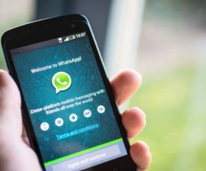 WhatsApp afirma que ésta ha sido una decisión difícil, pero la consideran “la más adecuada para poder ofrecer a los usuarios la mejor forma de contactar con amigos, familiares y seres queridos a través de WhatsApp”. Foto redes.