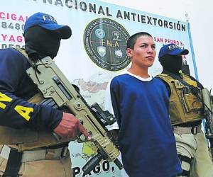 El criminal fue presentado ayer en las instalaciones de la Fuerza Nacional Antiextorsión.