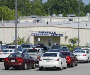 Esta fotografía del 12 de agosto de 2020 muestra la instalación de los Centros de Inmigración de América en Farmville, Virginia, donde se registró un brote de coronavirus que infectó a más de 90% de los detenidos. Foto: AP