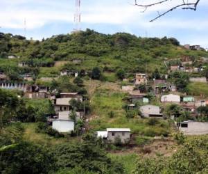La colonia Reynel Fúnez es una de las comunidades vulnerables por los deslizamientos, de acuerdo con las autoridades del Codem. Foto: Jimmy Argueta/EL HERALDO.