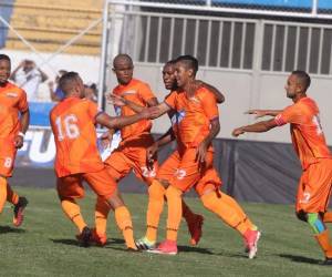 “Cero aspiración a algo. Penoso. Hoy cuerpo técnico y jugadores, muy mal. Pareciera que la pretemporada fue un desperdicio de tiempo y dinero”.