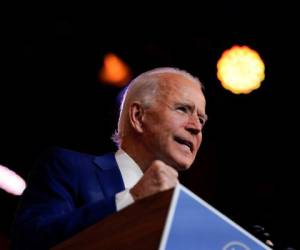 El presidente electo Joe Biden habla en el teatro The Queen, en Wilmington, Delaware, el miércoles 25 de noviembre de 2020. (AP Foto/Carolyn Kaster).