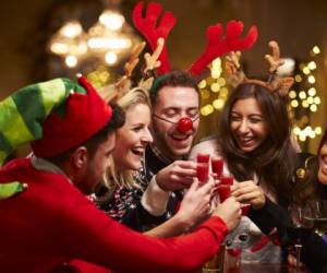Considere consumir bebidas con menos grados de alcohol para disfrutar de los banquetes navideños.