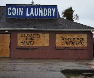 La población costera de Texas ya ha comenzado a tomar medidas ante la llegada esta noche del huracán Harvey. (Foto: AFP/ El Heraldo Honduras/ Noticias de Honduras)