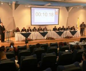 La cita de este jueves comenzó con el abogado Orlando Argueta Pérez.