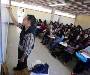 La Universidad Nacional Autónoma de Honduras (UNAH) atiende una población de 90 mil personas en total.