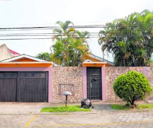 En la colonia Jardines del Valle, fiscales y militares allanaron ayer una vivienda vinculada con los Matta.