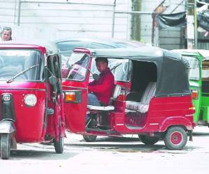 Aunque autoridades y transportistas se reúnen constantemente, el reglamento aún no se aprueba.