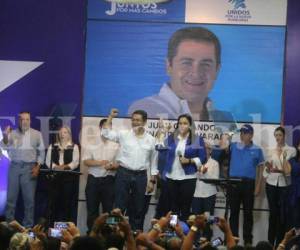 Hernández agradeció a los votantes enviándoles un abrazo mientras los presentes coreaban su nombre al unísono (Foto: El Heraldo Honduras/ Noticias de Honduras)