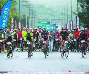 Con gran exito se relizo la sexta vuelta ciclistica donde participaron 1,400 ciclistas la fiesta del pedal aranco desde horas muy tempranas de la madrugada todos con un solo objetivo correr y cocorrer y ser parte de dicha fiesta ciclistica
