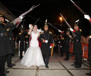 El Paraíso se revistió de gala para recibir a la soberana de la feria, su majestad Marelin Abaide, quien fue seguida por un cortejo de princesas hasta la Casa de la Cultura.