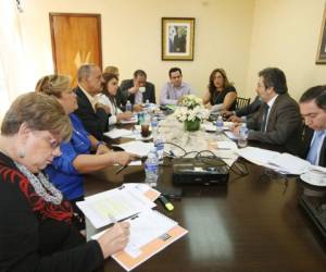 La Comisión Multipartidaria del CN continuará en reuniones para definir la nómina de los 12 candidatos a magistrados del TSC.