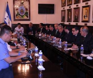 Los representantes del Consejo Nacional de Defensa y Seguridad enfatizaron a los diputados y directivos del Poder Legislativo la necesidad de la aprobación del paquete de reformas.
