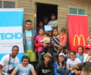 Familias de dos comunidades de Lepaterique, fueron beneficiadas con la construcción de casas.