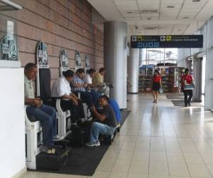 Toncontín es la única fuente de ingresos y trabajo para decenas de capitalinos que laboran en el transporte y asistencia a los pasajeros.