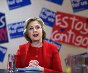 Durante su comparecencia Hillary Clinton reflexionó sobre su devastadora derrota, al reconocer la dificultad para sus seguidores para aceptar el revés y los exhortó a que perseveren durante la era de Donald Trump.