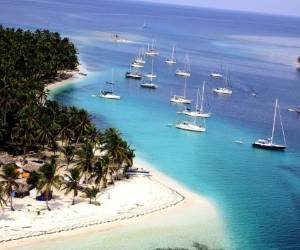 Justin Bieber, Michael Douglas, Catherine Zeta-Jones y Angelina Jolie visitaron las bellas playas de Panamá.