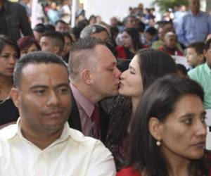 El 14 de Febrero dia del Amor y la amistad en Honduras y la alcaldía de Tegucigalpa le celebra las bodas a muchas parejas enamoradas (Efraín Salgado).