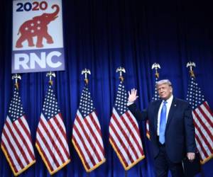 El presidente de Estados Unidos, Donald Trump, llega para hablar durante el primer día de la Convención Nacional Republicana el 24 de agosto de 2020 en Charlotte, Carolina del Norte.