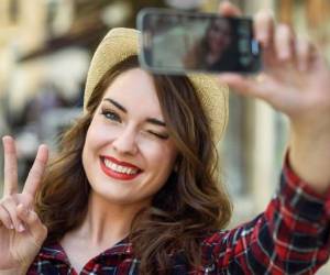 Según un estudio realizado por el Instituto Japonés Nacional de Informáticos (NII, por sus siglas en inglés), se podrían utilizar las imágenes de las huellas dactilares del usuario para acceder a equipos que estén protegidos con estos datos biométricos.