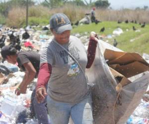 Son 30 familias que venden desechos del crematorio.