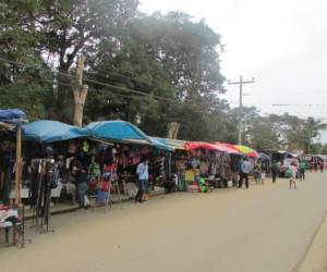 Los miembros de la Asociación de Vendedores de Danlí dicen que no abandonarán las calles sin una solución con el mercado municipal.