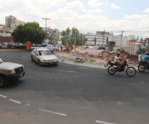 Los trabajos en la zona durarán entre ocho a diez meses. Por ahora no hay cierres totales de carriles en las calles aledañas. Foto: Efraín Salgado/EL HERALDO.