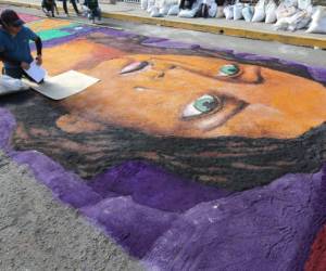 Los detalles de los diseños son impresionantes y maravillan a los visitante. En la imagen, la alfombra de Tegucigalpa, foto: David Romero / EL HERALDO.