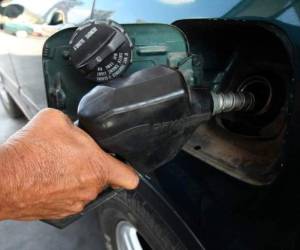 La gasolina superior acumula 16 semanas de aumento consecutivos, mientras que 18 en el caso de la regular en todo el territorio hondureño, foto: El Heraldo.