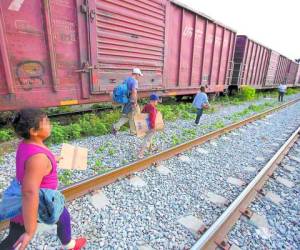 Decenas de niños de Honduras, Guatemala y El Salvador intentan cruzar a diario ilegalmente a Estados Unidos.